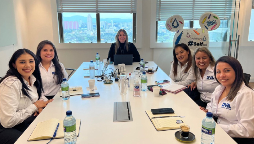 DVA Mexicana , DVA Health Nutrition Peru y DVA Colombia en la in-cosmetics Latin America junto a su representada Vollmens Fragrances.